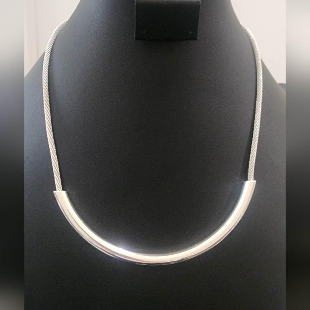 Elegant‎ Silver Tone Necklace